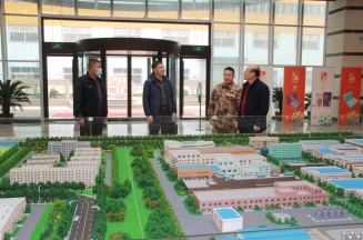 日照經開區(qū)武裝部部長鄭建新來潔晶調研